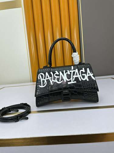 Picture of Balenciaga Lady Handbags _SKUfw107472304fw